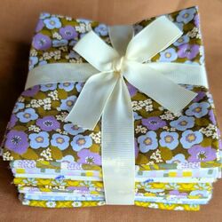 Herbarium Fat Quarter Bundle in Market Moss