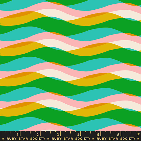 Poolside Waves in Tropic